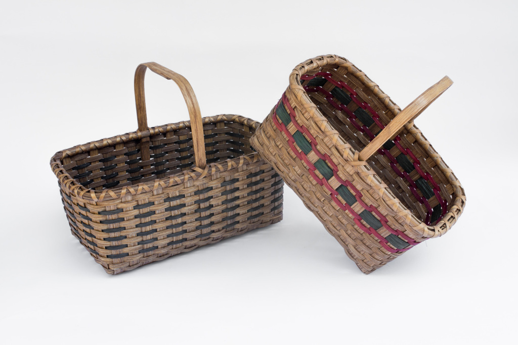 Reed-3. #865– medium market basket with oak bonnet handle and runners