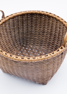 Reed-1. #818- Low apple basket with or without oak runners