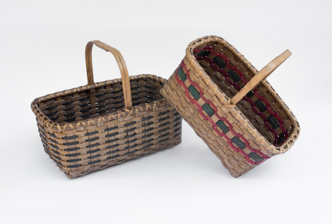 Reed-3. #865– medium market basket with oak bonnet handle and runners