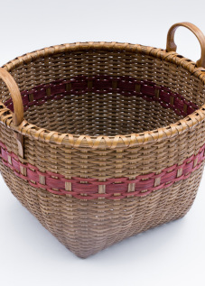 Reed-5. #822– 14” apple basket with ear handles, with or without oak runners