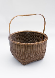 Reed-6. #824– 14” apple basket with bonnet handle, with or without oak runners