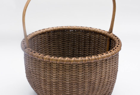 Reed-6. #824– 14” apple basket with bonnet handle, with or without oak runners