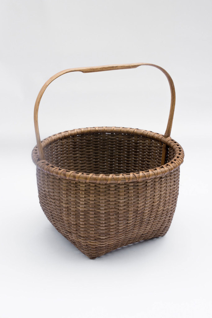 Reed-6. #824– 14” apple basket with bonnet handle, with or without oak runners