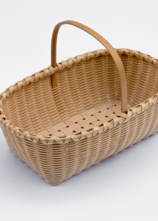 Shaker-5. #811– Knife basket made of ash with bonnet handle