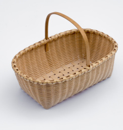 Shaker-5. #811– Knife basket made of ash with bonnet handle